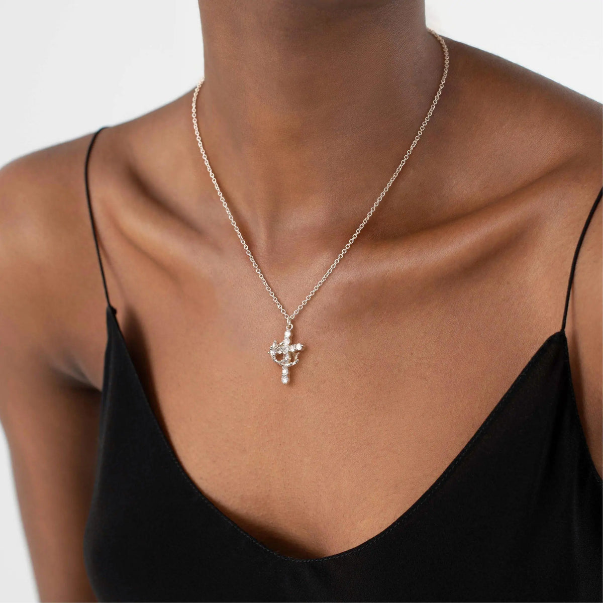 FREEKISS Simple Crown & Cross Pendant Choker Necklace for Women & Men & Girls Pretty Crown Cross Necklace for Daily Clothing Decor Trendy All-Match & Exquisite Jewelry for Gift for Christmas Gift Trending Jewellery Charm Summervib