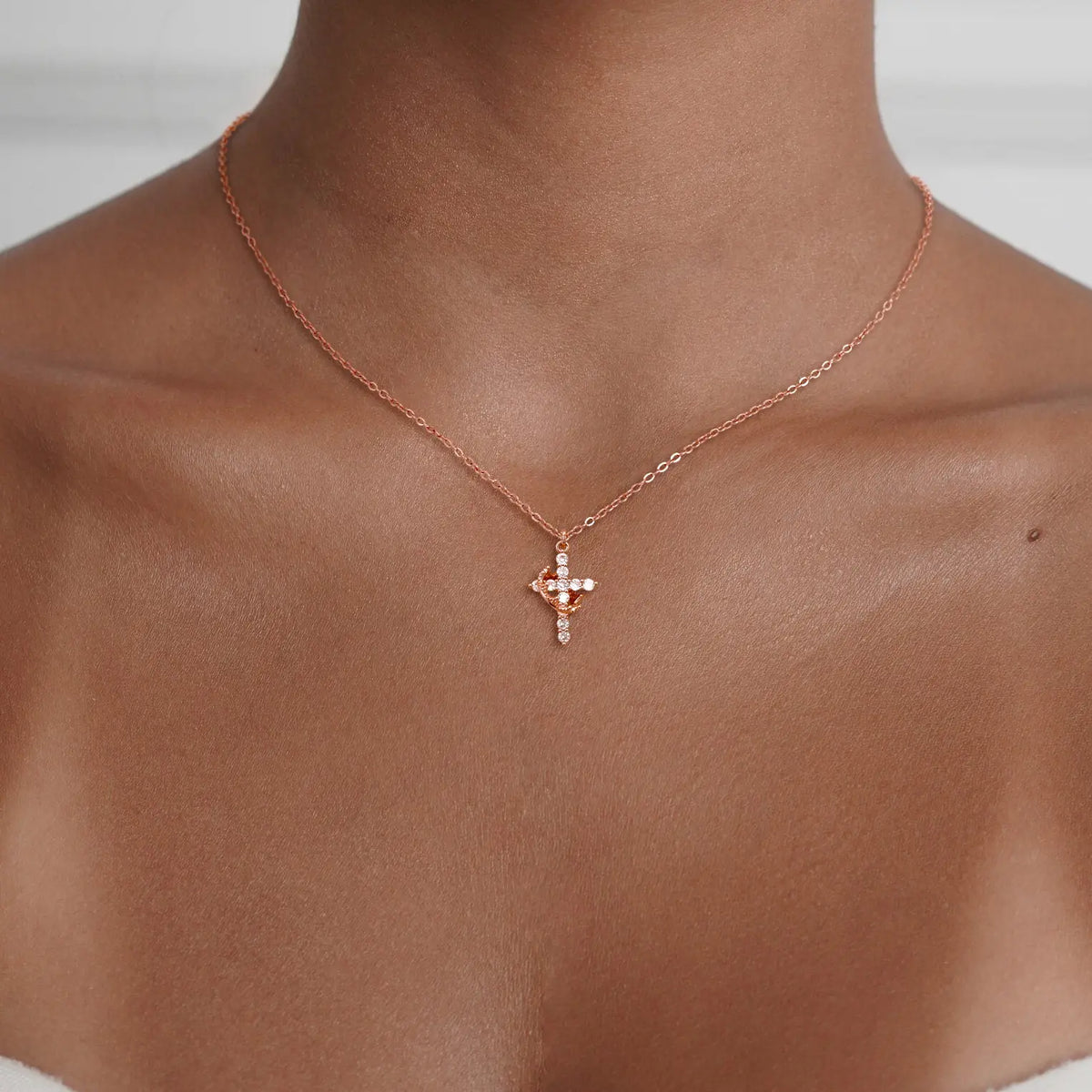 FREEKISS Simple Crown & Cross Pendant Choker Necklace for Women & Men & Girls Pretty Crown Cross Necklace for Daily Clothing Decor Trendy All-Match & Exquisite Jewelry for Gift for Christmas Gift Trending Jewellery Charm Summervib