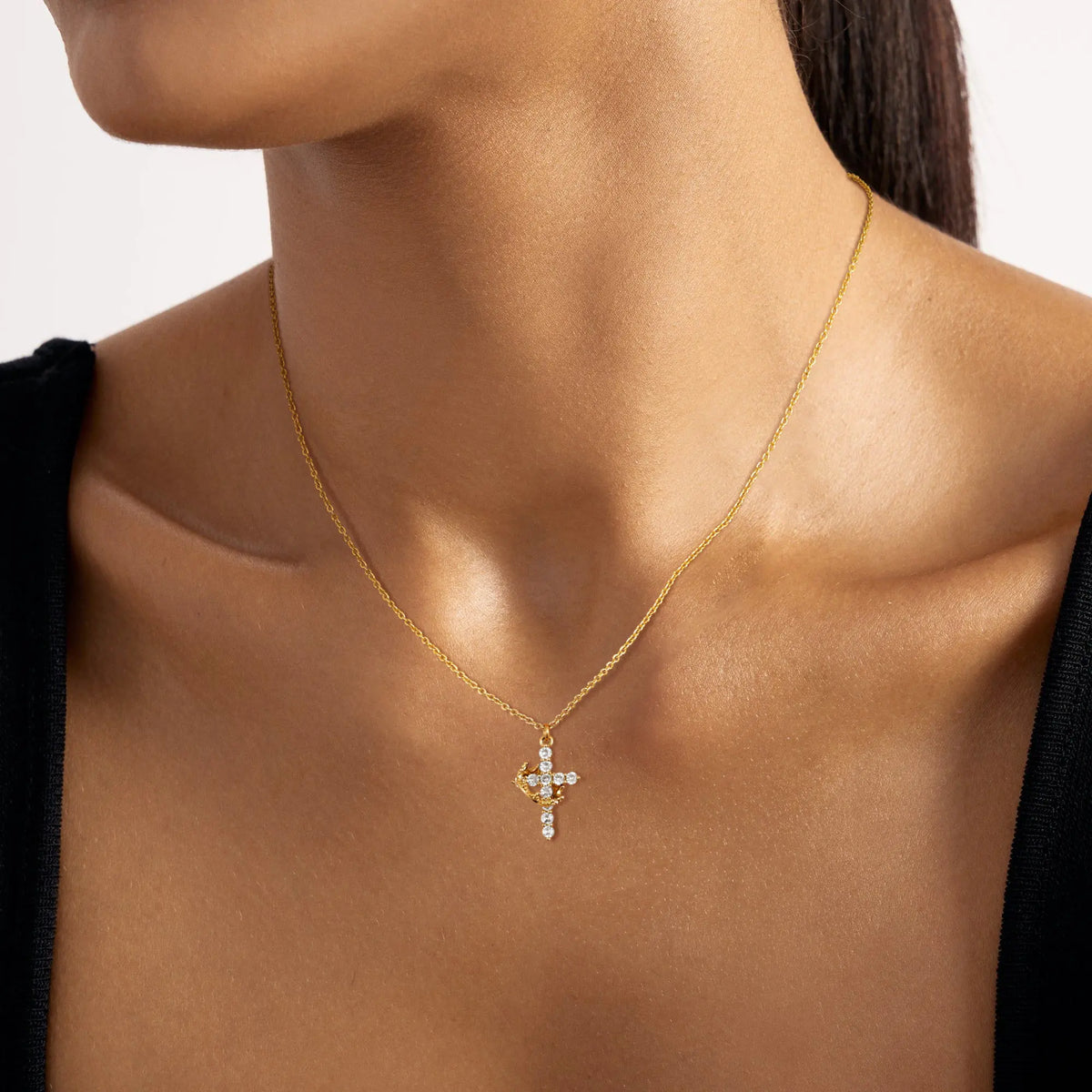 FREEKISS Simple Crown & Cross Pendant Choker Necklace for Women & Men & Girls Pretty Crown Cross Necklace for Daily Clothing Decor Trendy All-Match & Exquisite Jewelry for Gift for Christmas Gift Trending Jewellery Charm Summervib