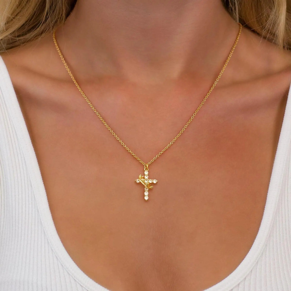 FREEKISS Simple Crown & Cross Pendant Choker Necklace for Women & Men & Girls Pretty Crown Cross Necklace for Daily Clothing Decor Trendy All-Match & Exquisite Jewelry for Gift for Christmas Gift Trending Jewellery Charm Summervib