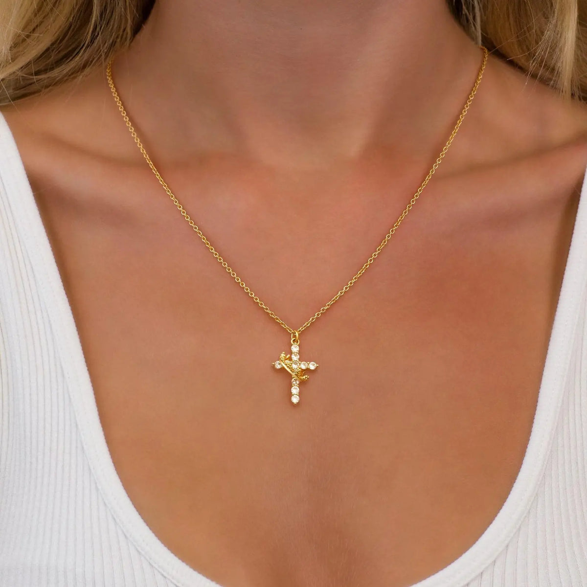 FREEKISS Simple Crown & Cross Pendant Choker Necklace for Women & Men & Girls Pretty Crown Cross Necklace for Daily Clothing Decor Trendy All-Match & Exquisite Jewelry for Gift for Christmas Gift Trending Jewellery Charm Summervib