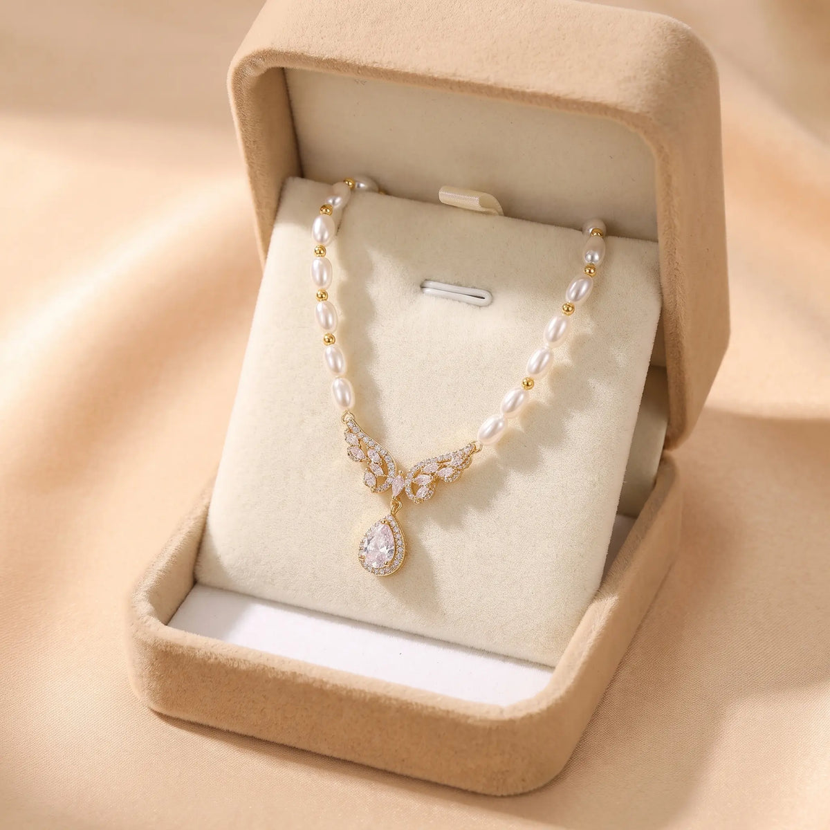 Women'S Waterdrop Alloy-Plated Clavicle Necklace, Dainty Cubic Zirconia Short Pendant Chain for Work & Casual Wear, Minimalist Design, Short Length,Sohochic